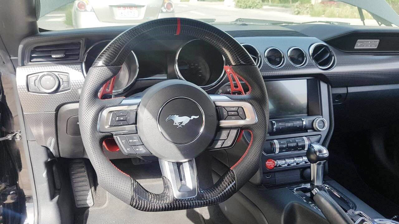 Volant Personnalisé FORD MUSTANG (2015-2022)