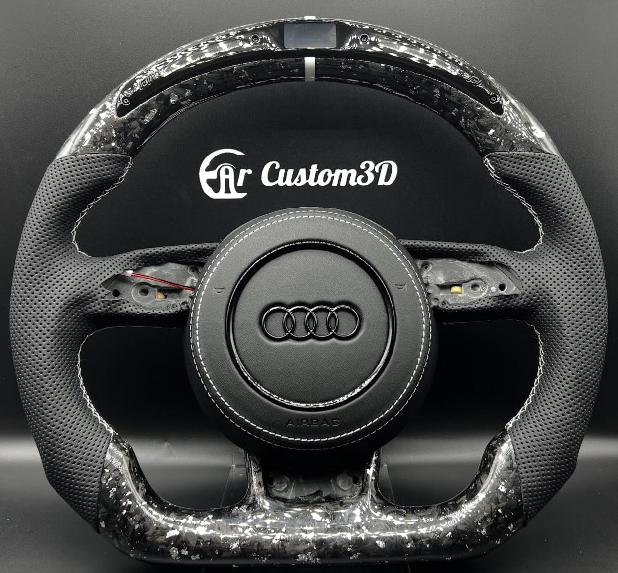 Volant Audi 8v sur mesure en Cuir perforé  et carbone forgé avec surpiqûres blanche et leds
