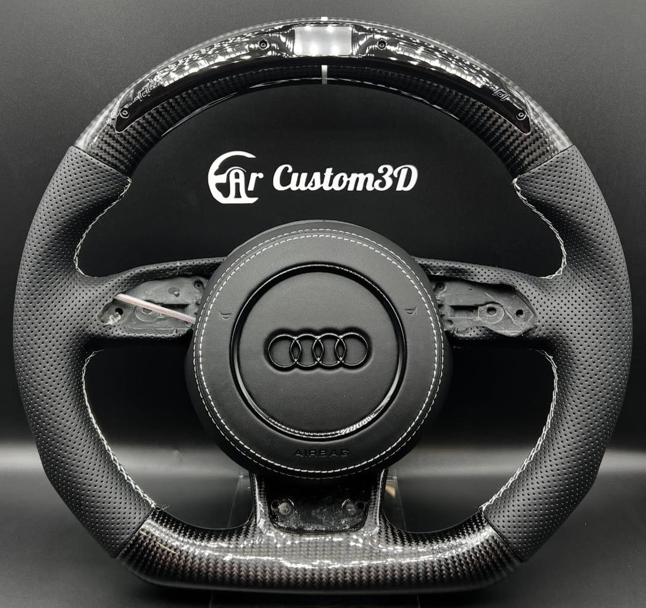 Volant Audi 8v sur mesure en Cuir perforé avec surpiqûres blanche et leds