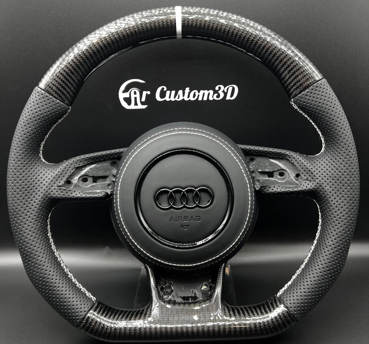 Volant Audi 8v sur mesure en Cuir perforé avec surpiqûres blanche
