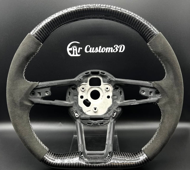 Volant Audi R8 sur mesure en carbone et alcantara surpiqûre blanche