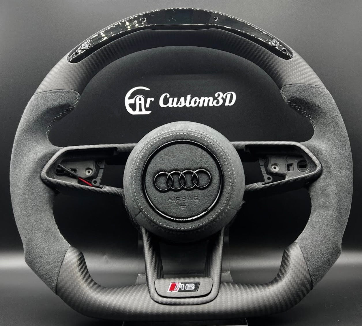 Volant Audi r8 sur mesure en carbon matt et alcantara surpiqûre blanche avec leds et couvercle d'airbag en alcantara surpiqûre blanche