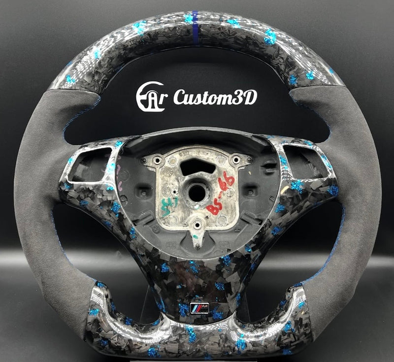 Volant Bmw e9x sur mesure en carbon forgé bleu et alcantara surpiqûre bleu