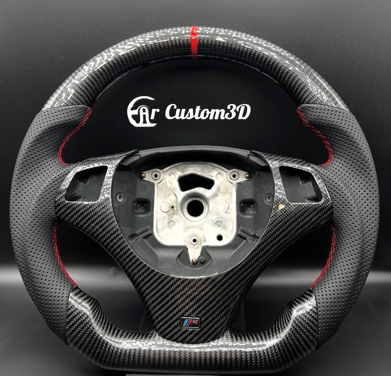 volant bmw serie e9x en carbone cuir perfore surpiqûre rouge garniture centrale en carbon logo m