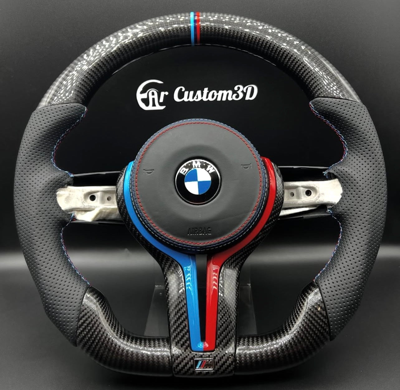 volant bmw serie f en carbon et cuir perfore surpiqûre m performance couvercle airbag cuir lisse surpiqûre m et garniture centrale carbone brillant interieur bleu et touge logo m