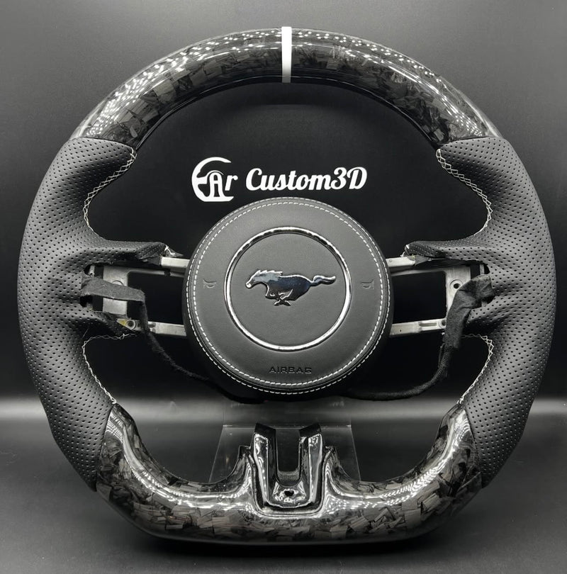 volant ford mustang en carbon forge et cuir perfore surpiqûure blanche couvercle d'airbag en cuir lisse surpiqûre blanche