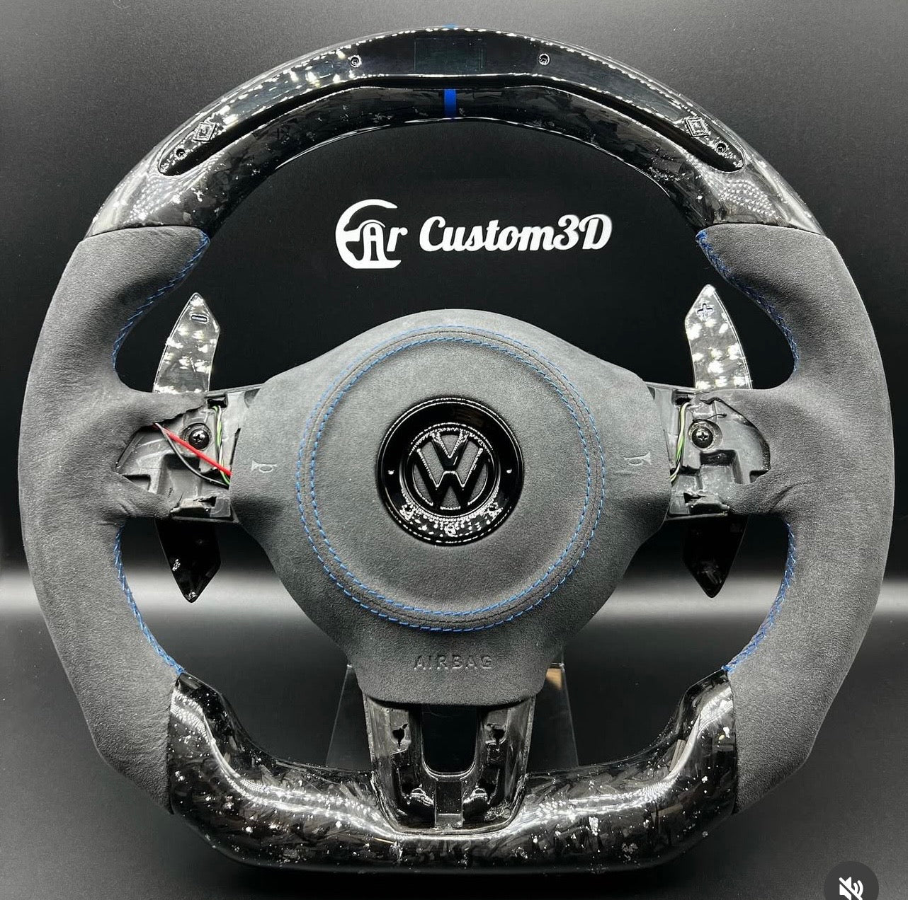 Volant Volkswagen personnalisé carbone forgé premium
