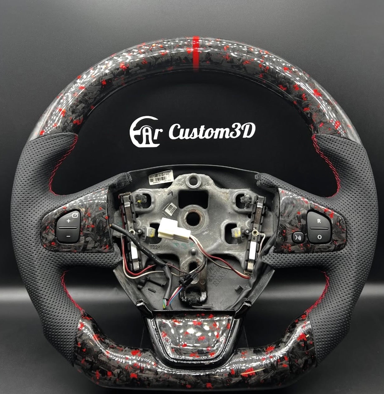 volant renault clio 4rs en carbon forge rouge et cuir perfore surpiqûre rouge contours de boutons carbon forge rouge