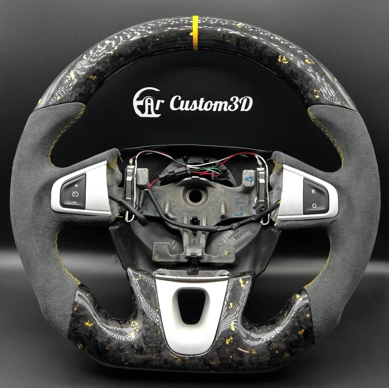 Volant Renault Sport sur mesure en alcantara et carbone
