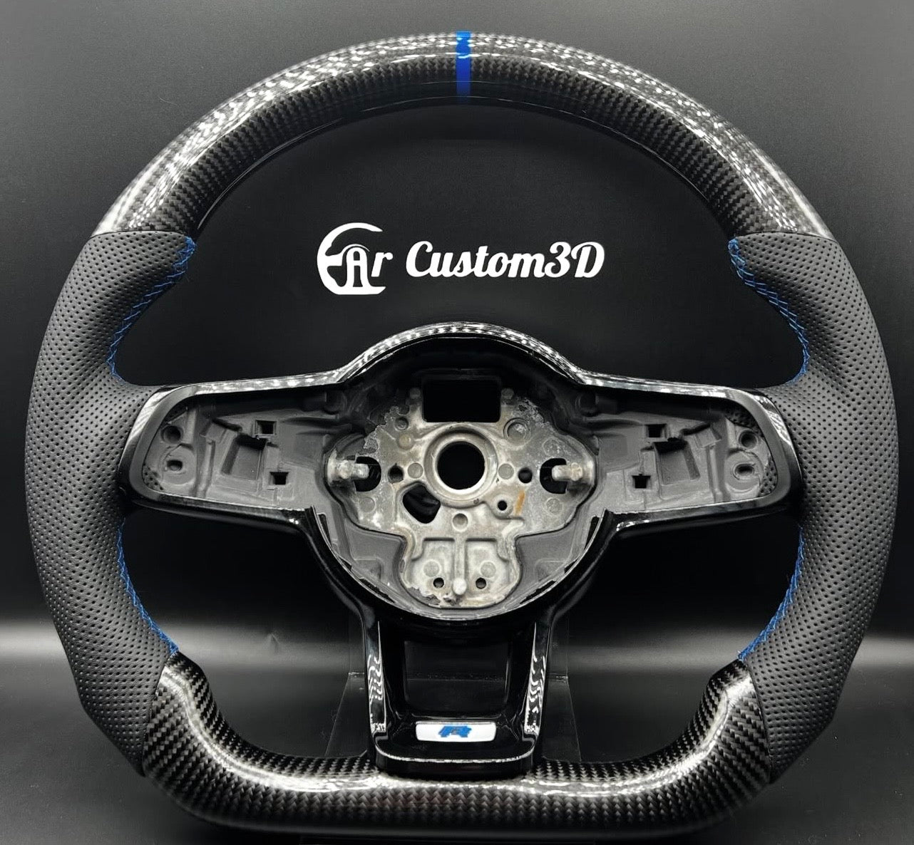 Volant Volkswagen sur mesure en carbon cuir perfoé surpiqûre bleu